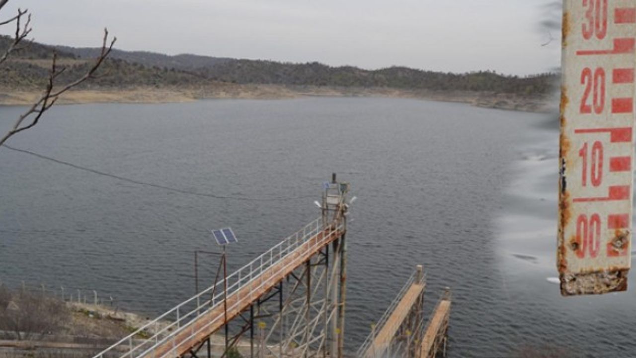 Demirköprü Barajı'nda su seviyesi yüzde 1,5'a düştü