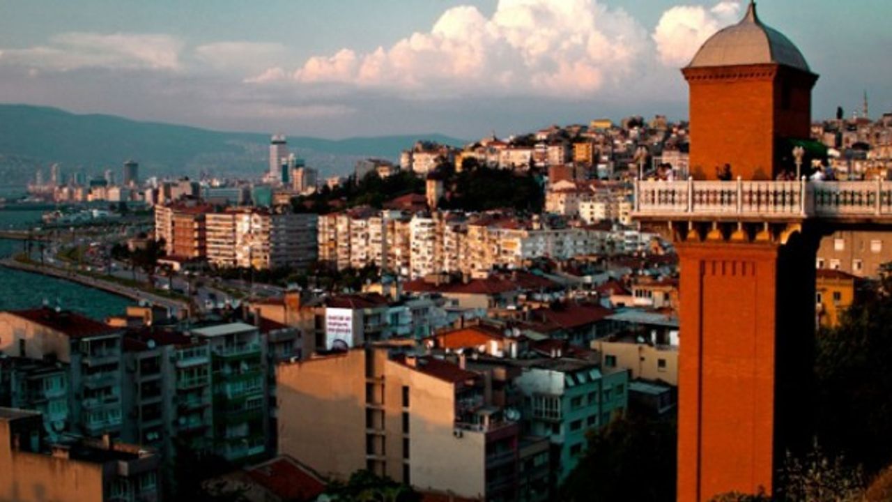 İzmir Büyükşehir'den radikal koronovirüs tedbiri... Asansör Restoran ve Yasemin kafe kapandı!