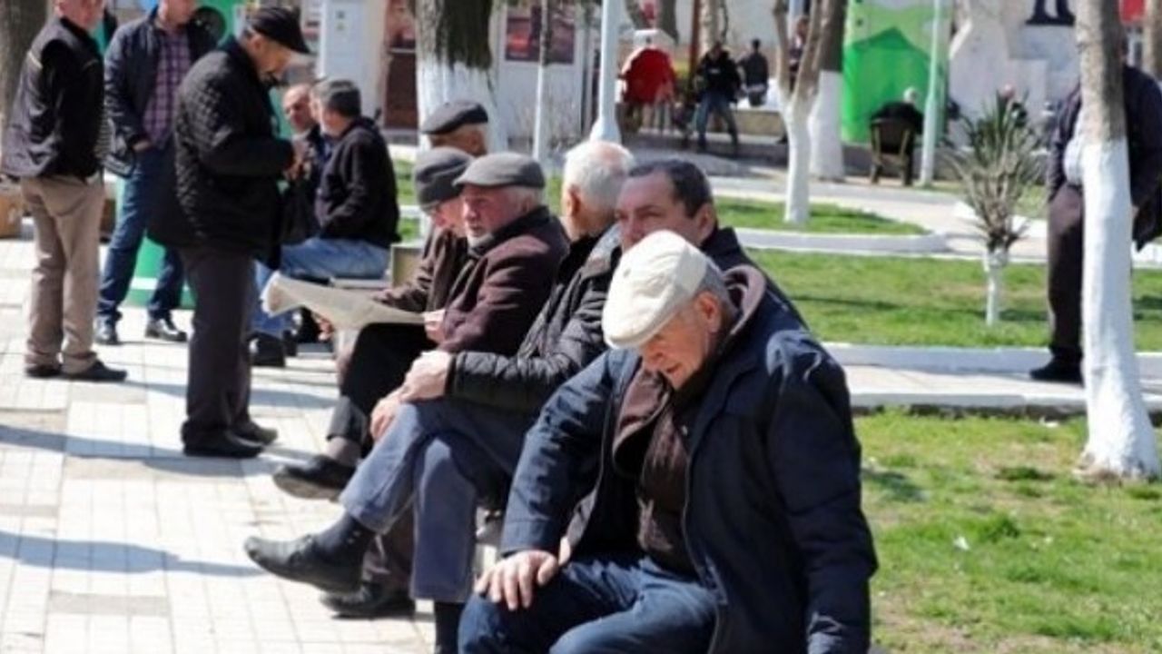 65 yaş üstüne hafta sonu sokağa çıkma izni geliyor!