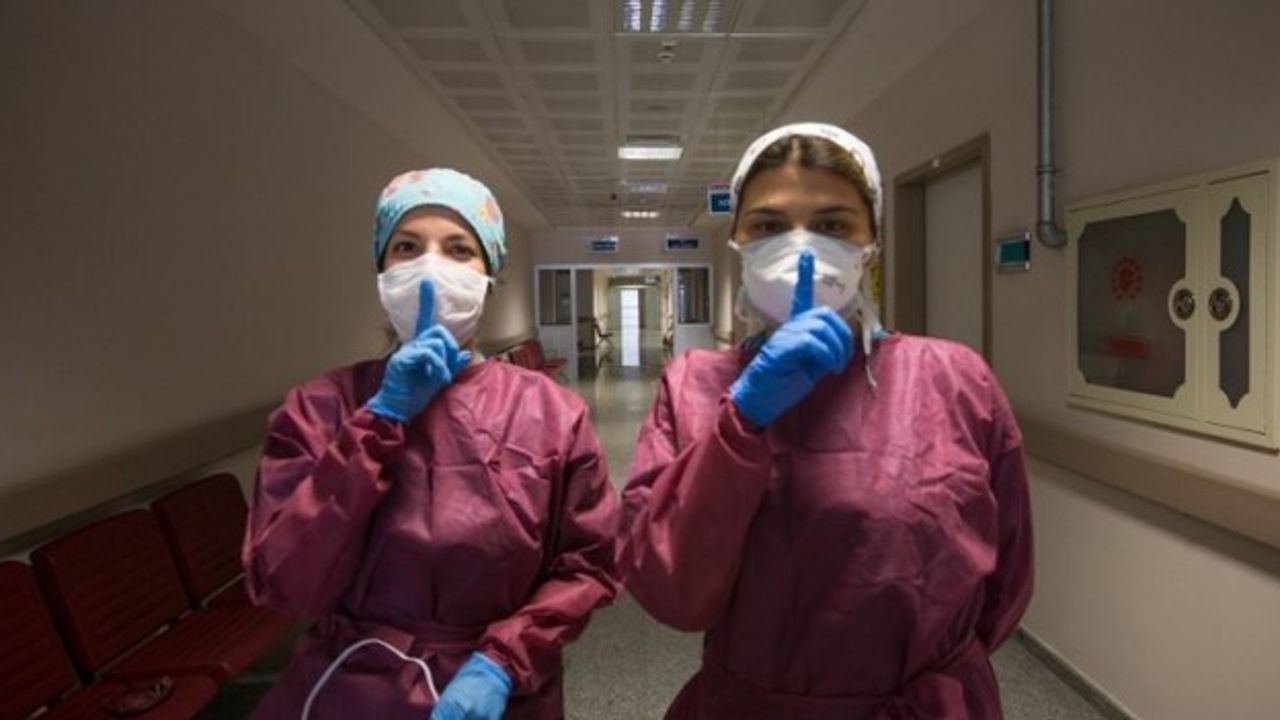 Sus işaretiyle tanınmıştı! İzmirli hemşirelerden Dilek Tunca'ya teşekkür