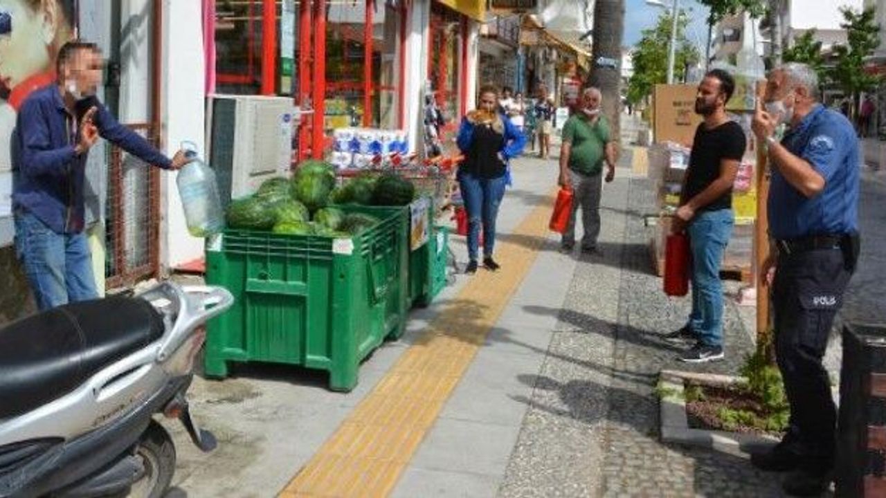 Zabıtanın ceza kesmesine kızıp, kendini yakmaya kalktı