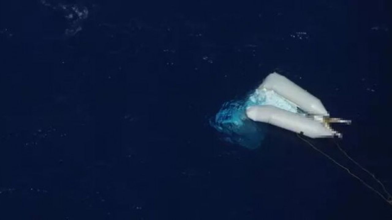 'Göç trajedilerinin yeni sembolü': Akdeniz'de ölen adamın cesedi günlerdir denizde sürükleniyor