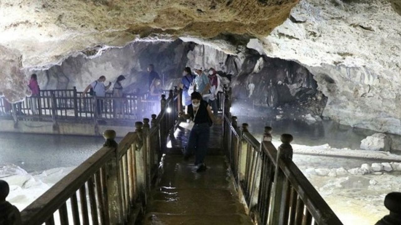 Binlerce turist ziyaret ediyor... 'Gizli Pamukkale' de tehlike çanları çalıyor!