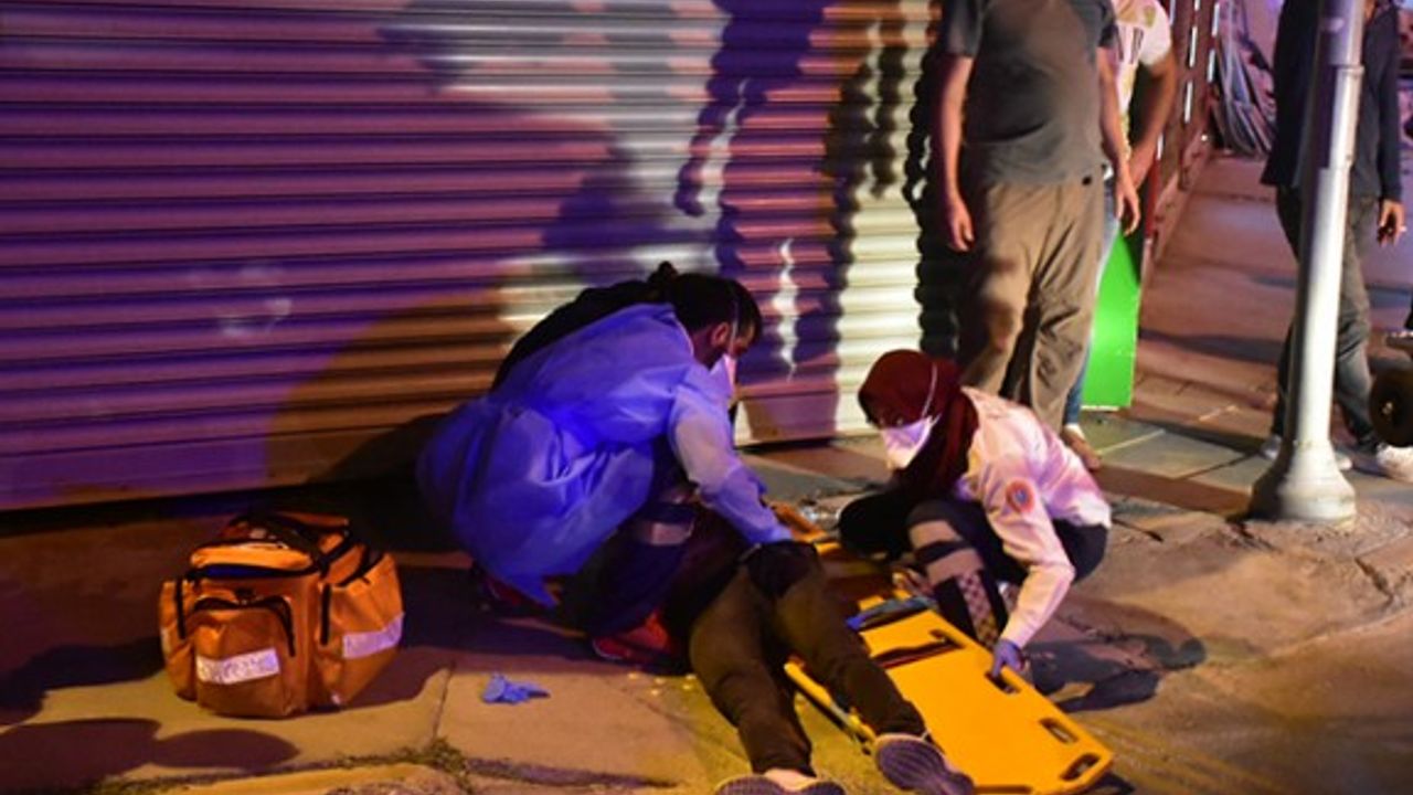 İki araç çarpıştı: Taksi şoförü yaralandı diğer sürücü kaçtı