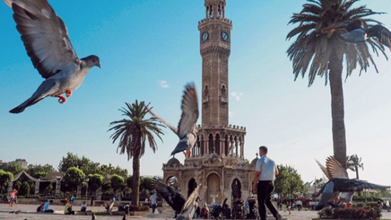 İzmir’in simgesi 119 yaşında! “Önünde fotoğraf çekeceğimiz nice senelere!”