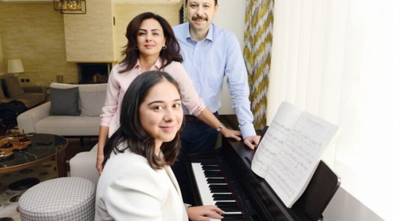 AK Partili Kaya evinin kapılarını açtı, bilinmeyenlerini anlattı! 'Peşimden gezme ders çalış'