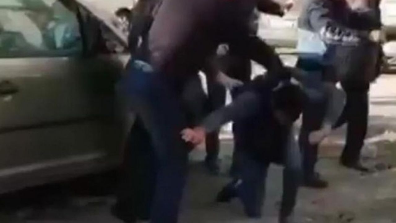 Zabıtalardan meydan dayağı! Darp ettiler sonra takılıp düştü dediler