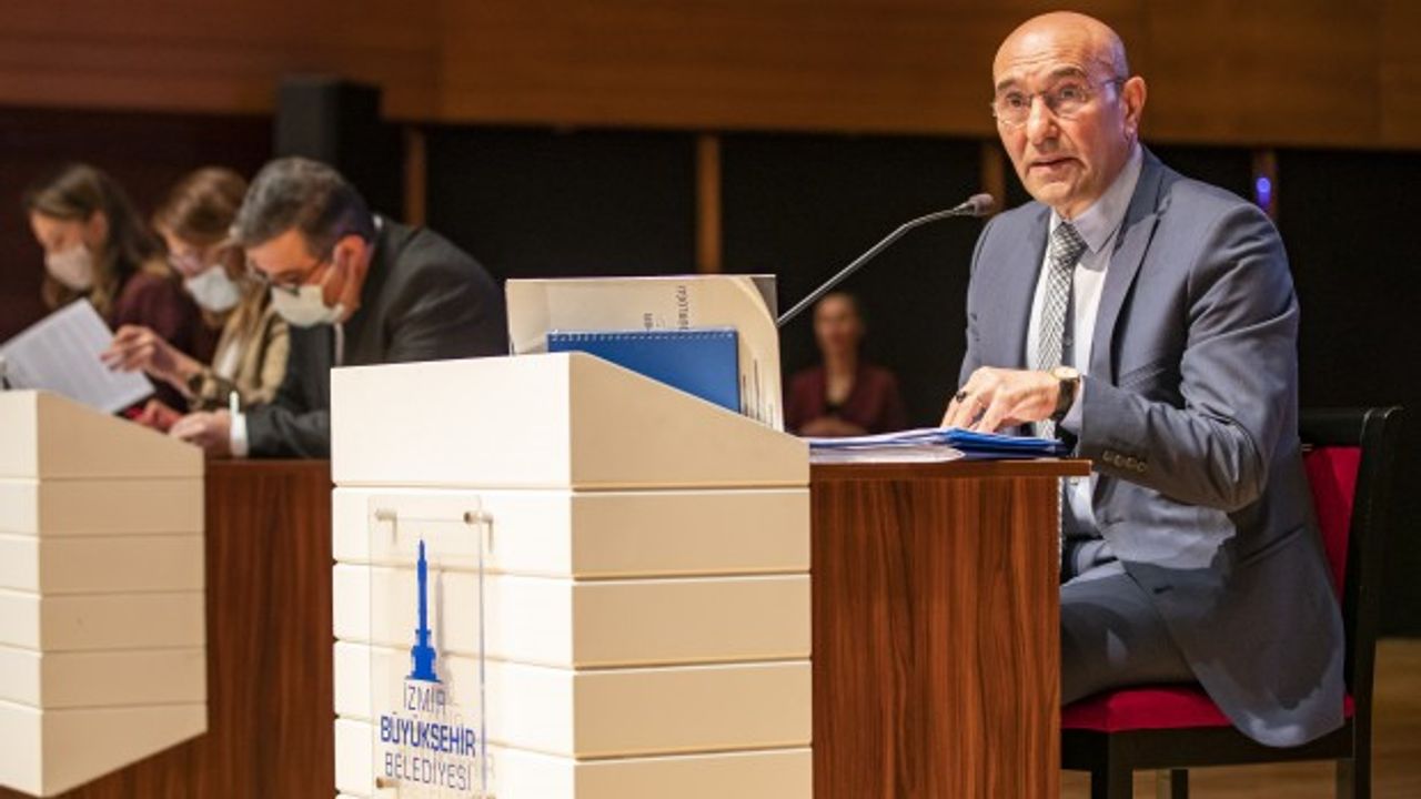 ‘Soyer'den eşi üzerinden yapılan eleştirilere ‘Mevlana’lı yanıt: ‘Bizi bilen bilir bilmeyen kendi gibi bilir!’