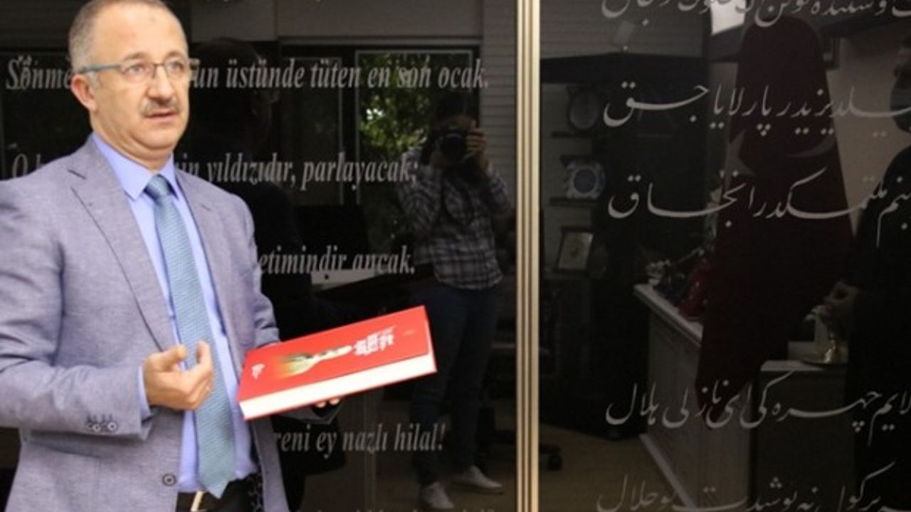 Mehmet Akif Ersoy'un hayatının bilinmeyenleri tarihi belgeler ışığında kitaplaştırıldı