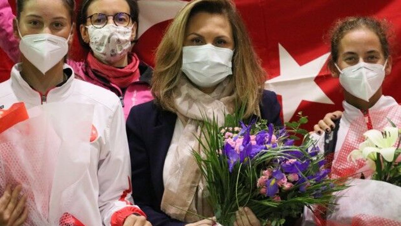 Yelkende olimpiyat kotası alan Beste Kaynakçı ve Okyanus Arıkan Türkiye'ye döndü