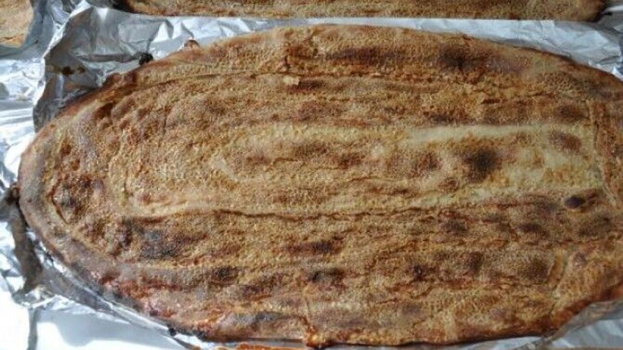 3 asırlık tahinli pide ramazan sofralarına lezzet katıyor!