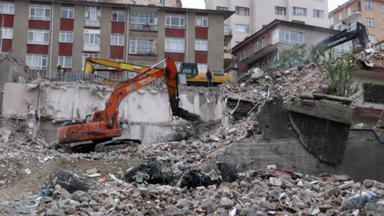 Ankara'da Açelya Apartmanı'nın çevresindeki 7 bina daha yıkıldı