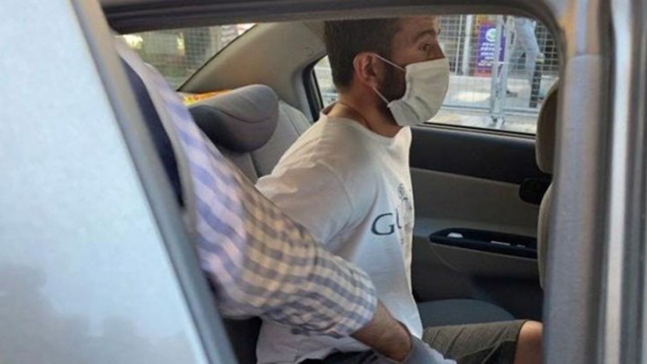 Doktorun boğazını kesti, bir yılda tahliye edildi