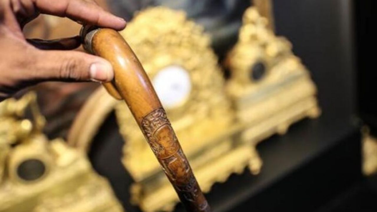 Atatürk'ün minyatürlü bastonu açık arttırmada satılıyor