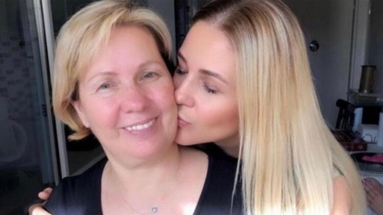 Koronavirüse yakalanan Emine Ün'ün annesi hayatını kaybetti!