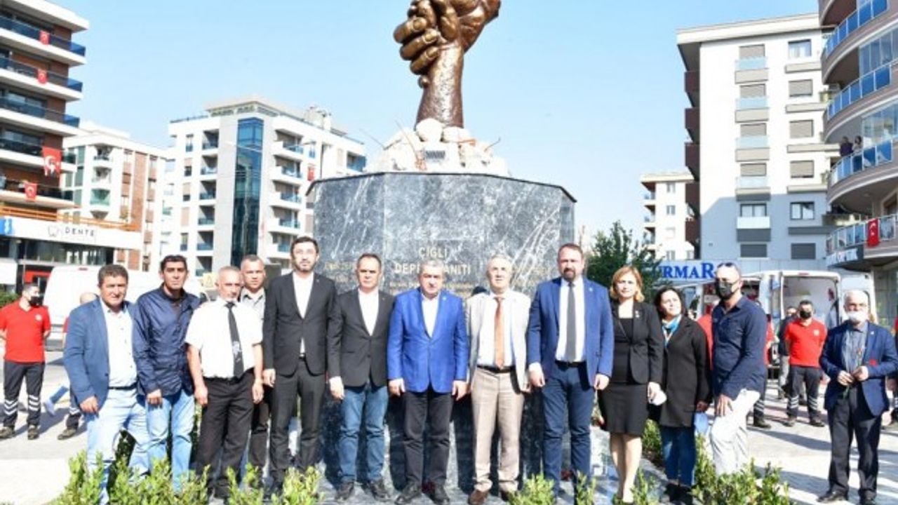 İzmir depreminin yıl dönümünde 'Çiğli Deprem Anıtı' açıldı... Başkan Gümrükçü: Unutmayacağım, unutturmayacağım!