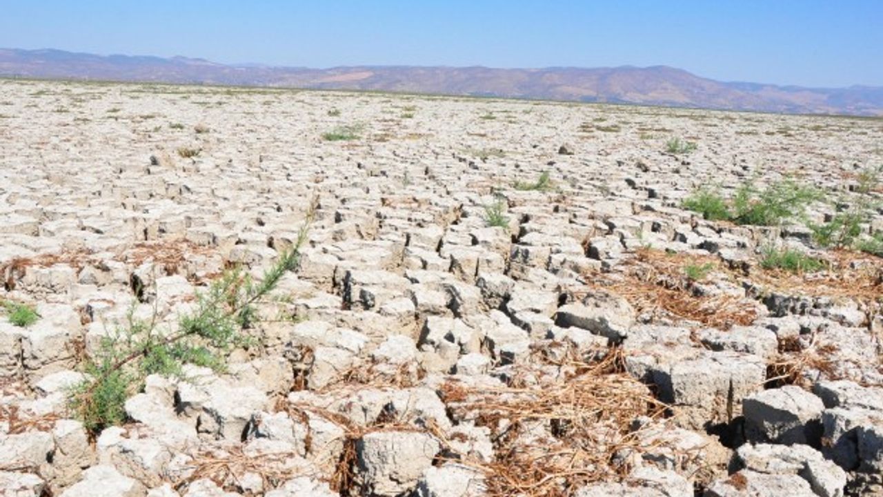 Başkan Soyer önerdi, Bakanlık onay verdi... Marmara Gölü'ne su verilecek