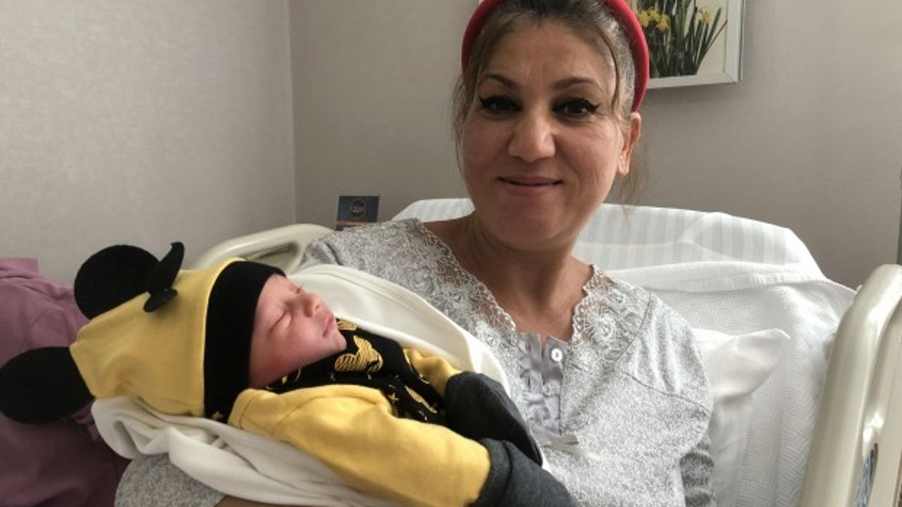 Trafikte doğum sancısı tutmuş polis imdadına yetişmişti... Anne o anları anlattı: Bebeğime bir şey olacak diye çok korktum