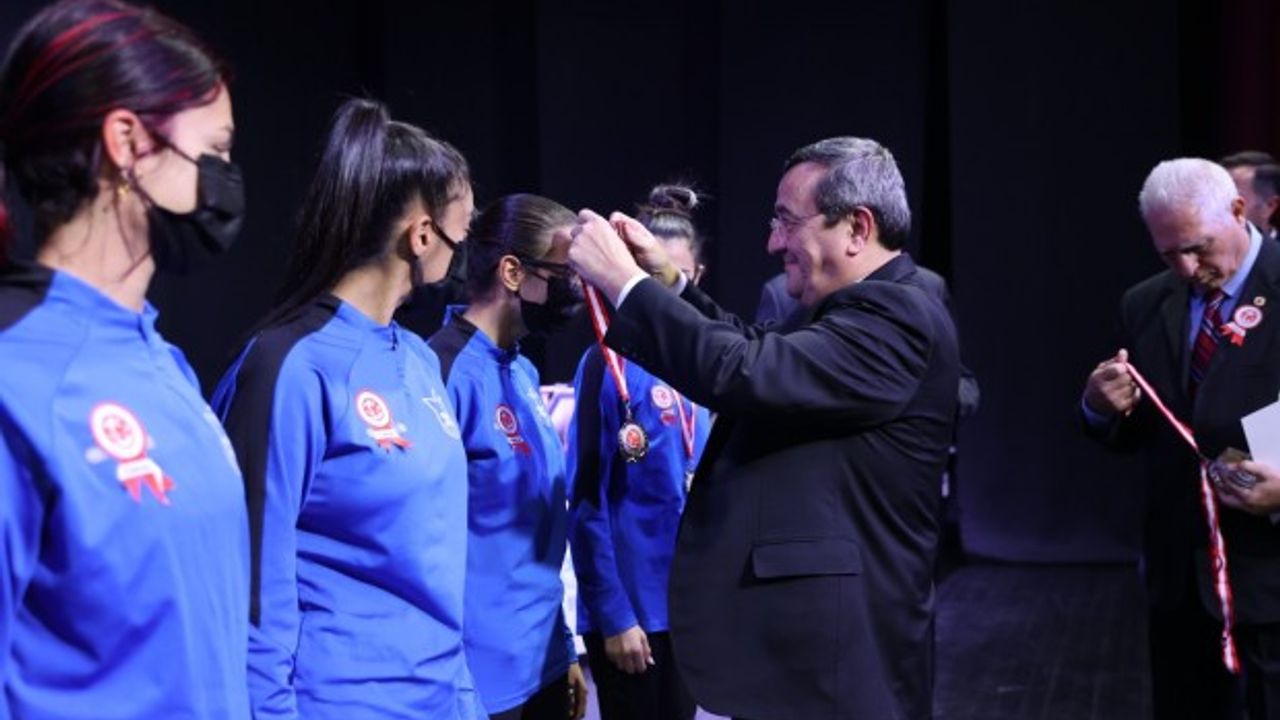 Konak'ta spora emek ve gönül verenler ödüllendirildi