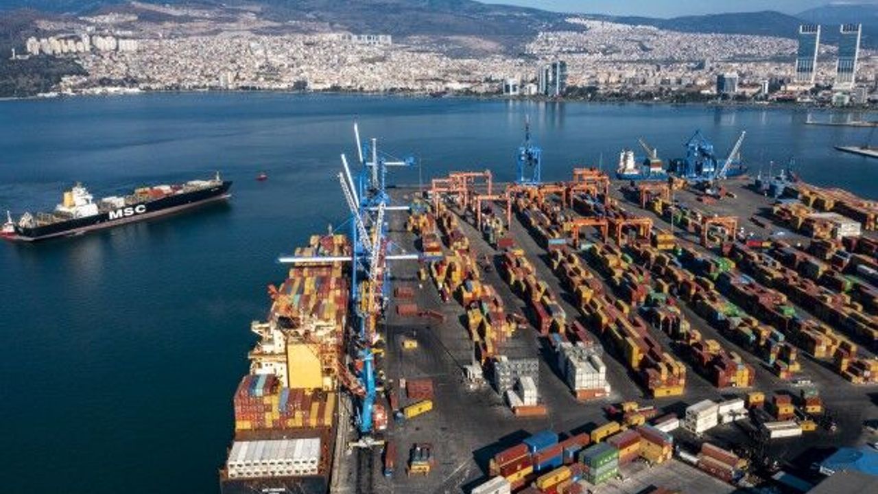 Türkiye'nin önde gelen ihracat kapısı: İzmir Limanı! 11 ayda yaklaşık 8,5 milyon ton yük elleçlendi