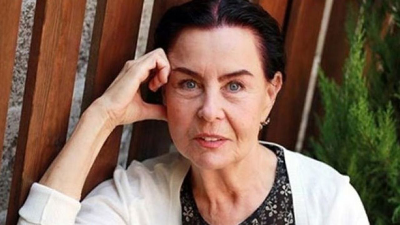 Yeşilçam'ın usta ismi Fatma Girik hayatını kaybetti