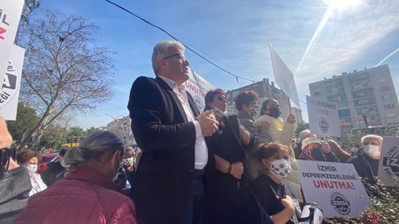 İzmir'de depremzedeler isyan etti: "AK Parti İzmir İl Başkanlığı'nda çadır kuracağız"