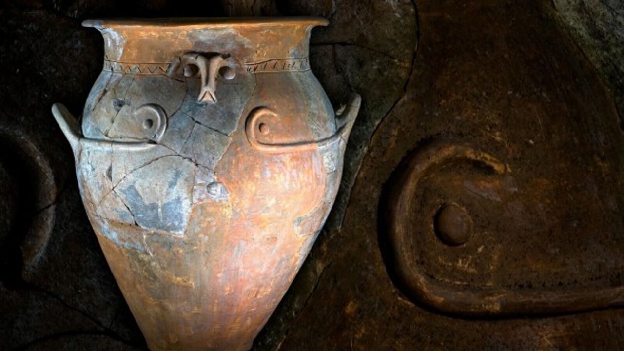 Saldırılara karşı kenti koruduğuna inanılıyor! İnsan yüzlü levha 5 bin yaşında