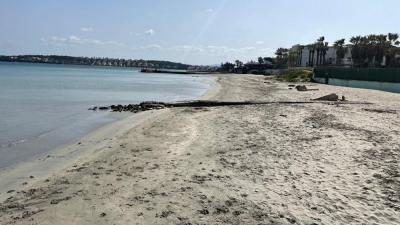 Çeşme'nin Ilıca Plajı'nda deniz suyu çekildi