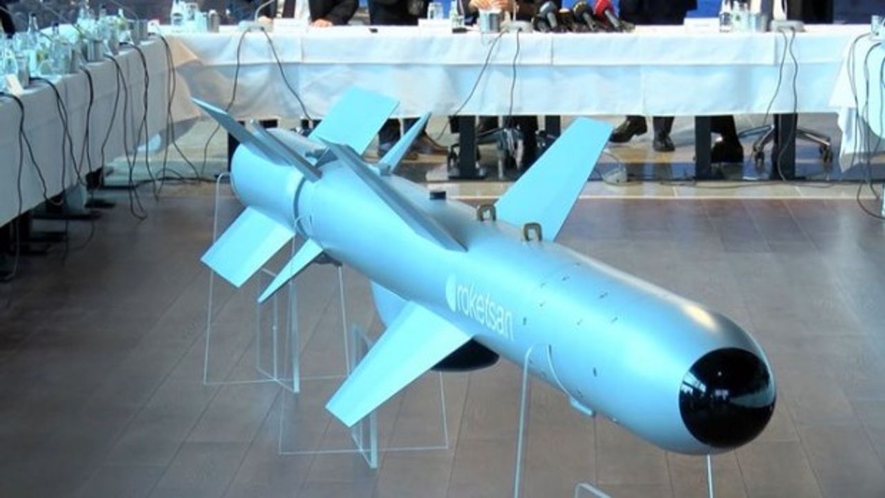 Türkiye'nin yeni seyir füzesi 'Çakır' tanıtıldı