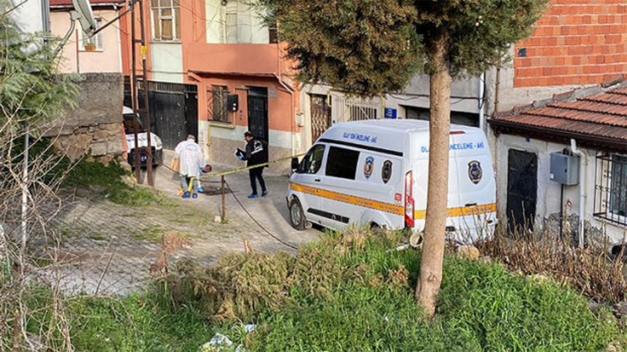 Yine aynı vahşet! Sokak ortasında eşini bıçaklayarak öldürdü