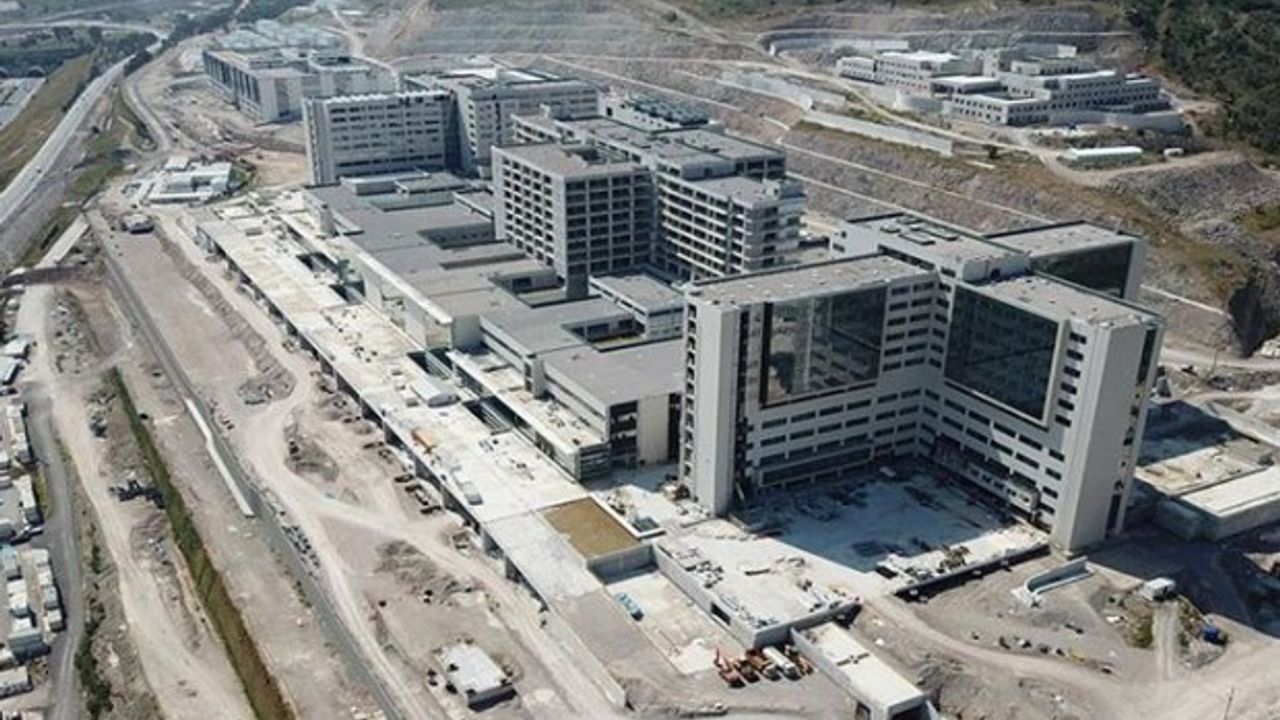 Erdoğan Haziran ayını işaret etmişti... Bayraklı Şehir Hastanesi'nin hizmete giriş tarihi yine değişti!