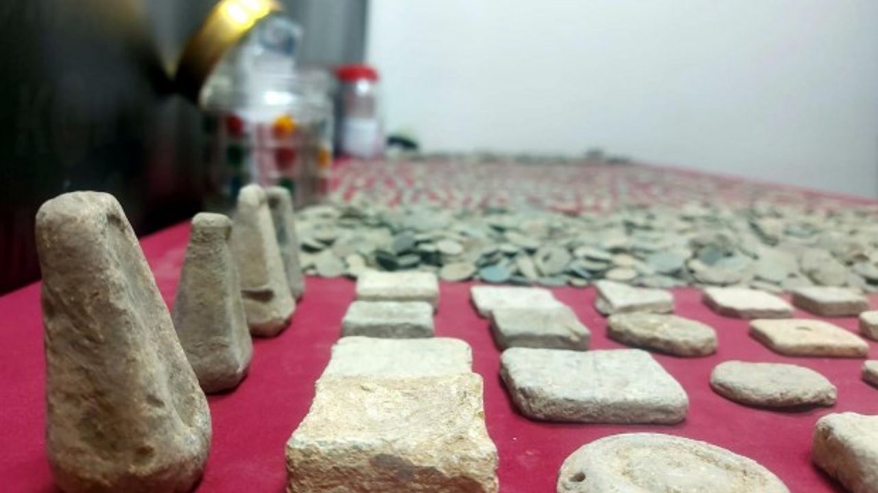 İzmir'de büyük operasyon! 10 bin 385 parça tarihi eser ele geçirildi