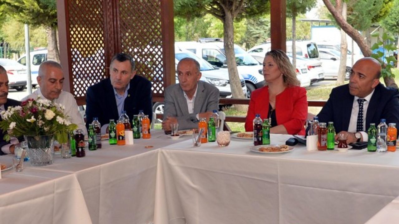 İzmir İl Emniyet Müdürü Şahne, Narlıdere ve Balçova'da muhtarlarla buluştu