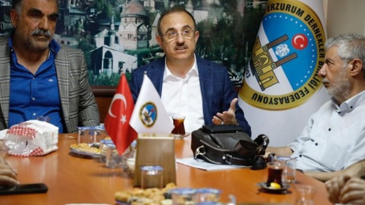 AK Partili Sürekli Erzurumlular ve Balkan göçmenleriyle buluştu: ‘İzmir göçün ve göçmenlerin şehridir’