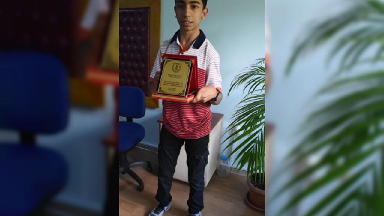 Serebral palsili Adem, liseyi birincilikle bitirdi