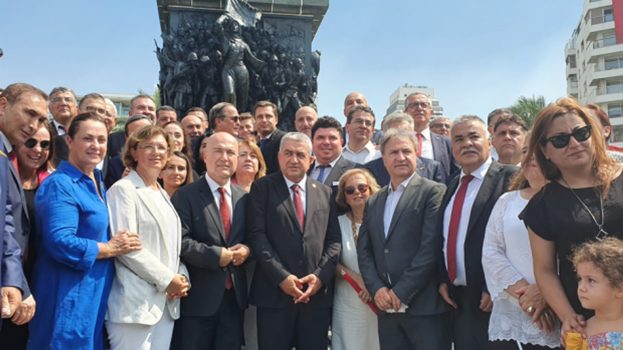 CHP İzmir'den 30 Ağustos'ta sert mesajlar: Barış zafer kadar kıymetlidir!