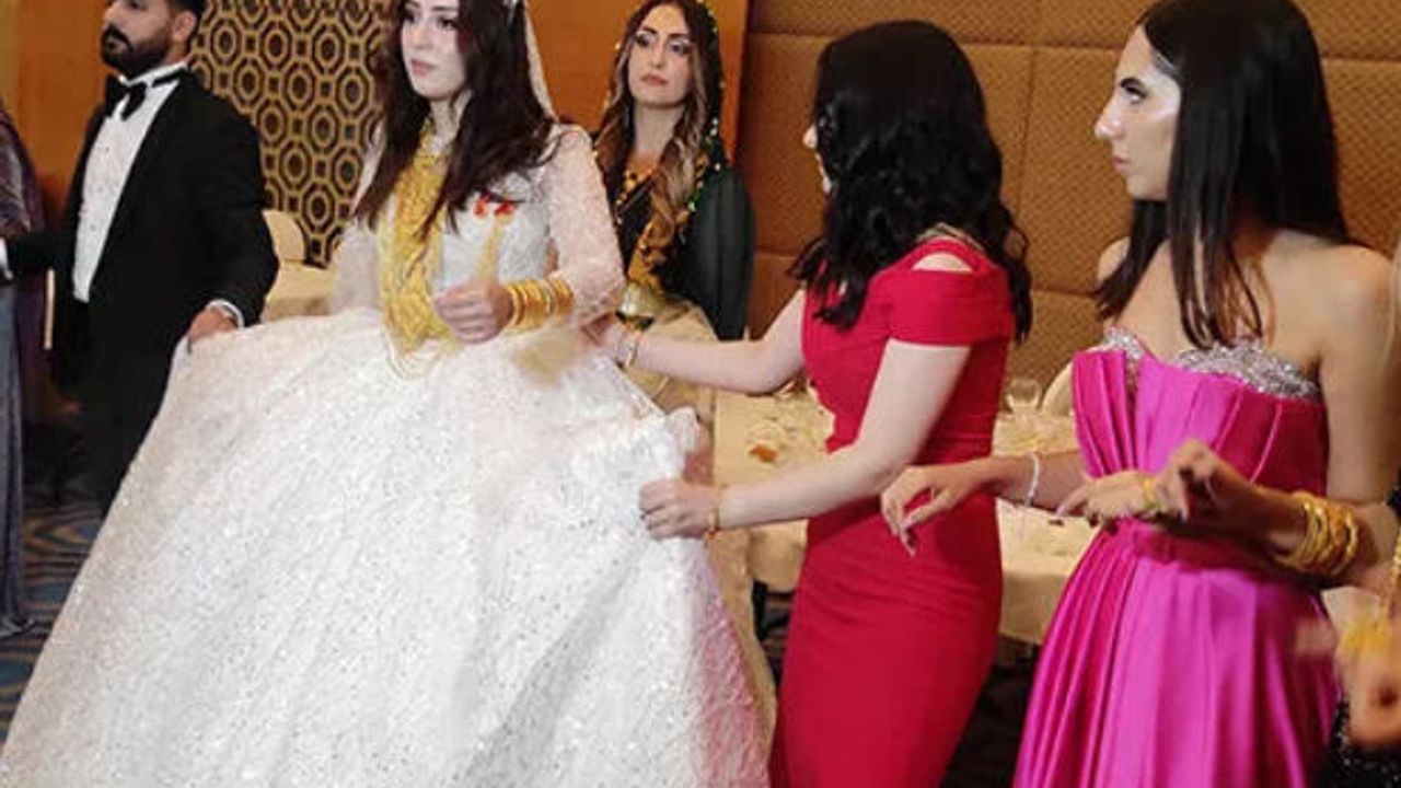 Düğününde gelinle damada 2,5 milyon liralık takı ve para