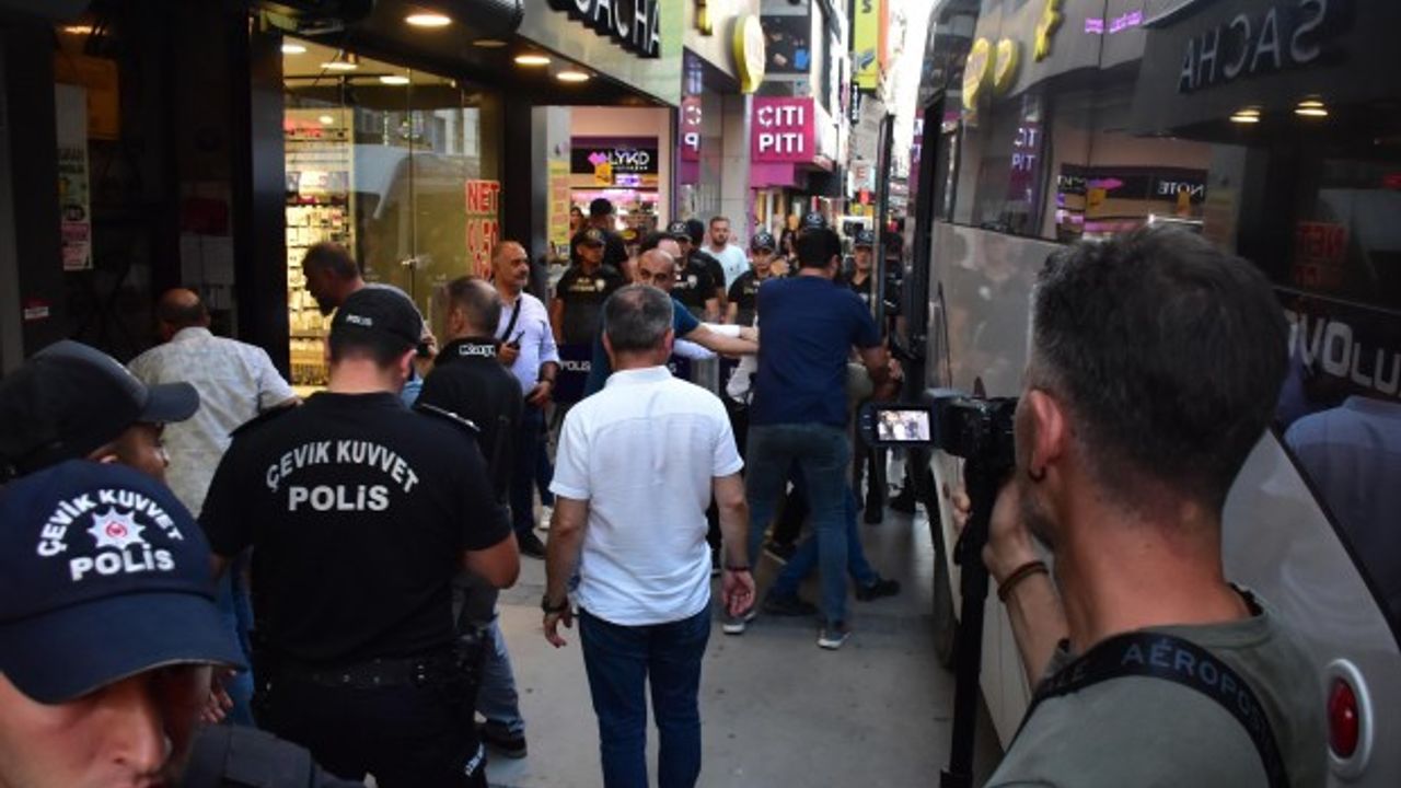 İzmir'de, terörist anmasına 20 gözaltı
