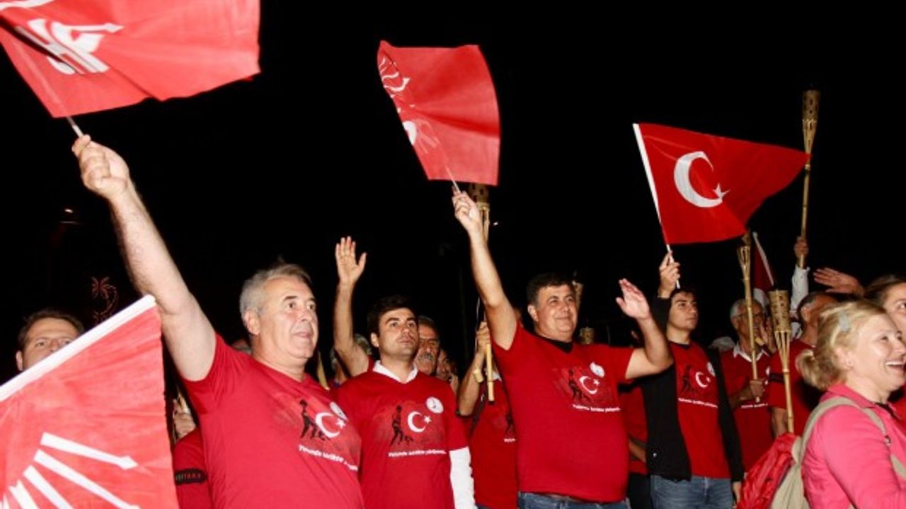 Karşıyaka'dan Kocatepe'ye çıkarma! 100 yıl önceki zafer ruhu yaşatıldı