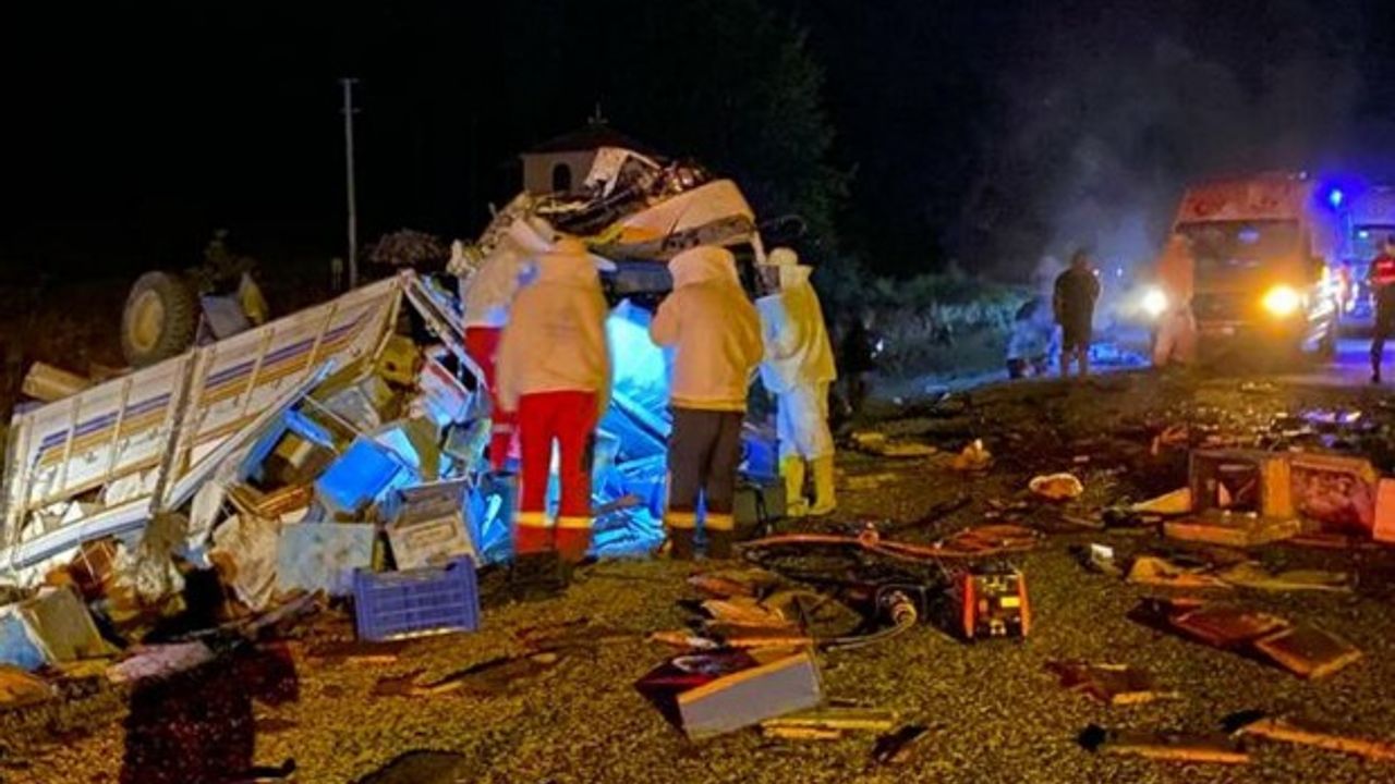 Muğla'da feci hatalı sollama kazası! Eski belediye başkanları dahil 5 ölü, 2 yaralı