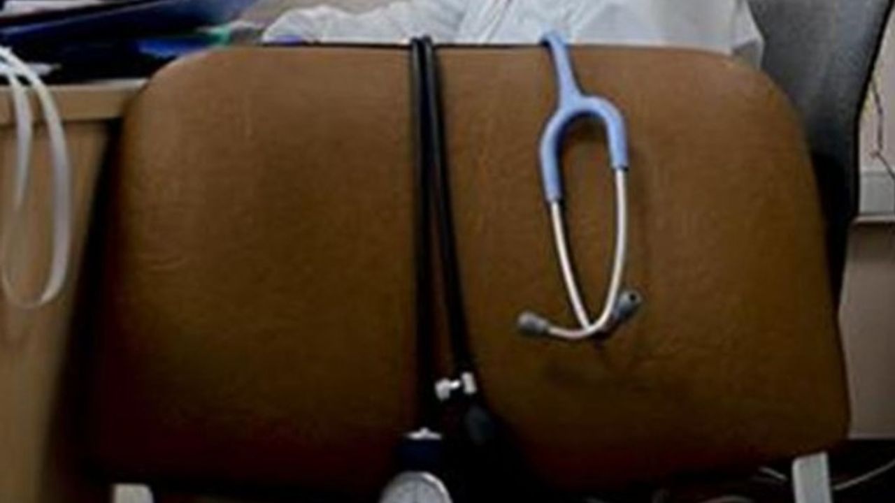 Sağlık çalışanlarına şiddet  bu sefer İzmir'de hortladı... Denizden kurtarıldı sağlık çalışanlarına saldırdı!