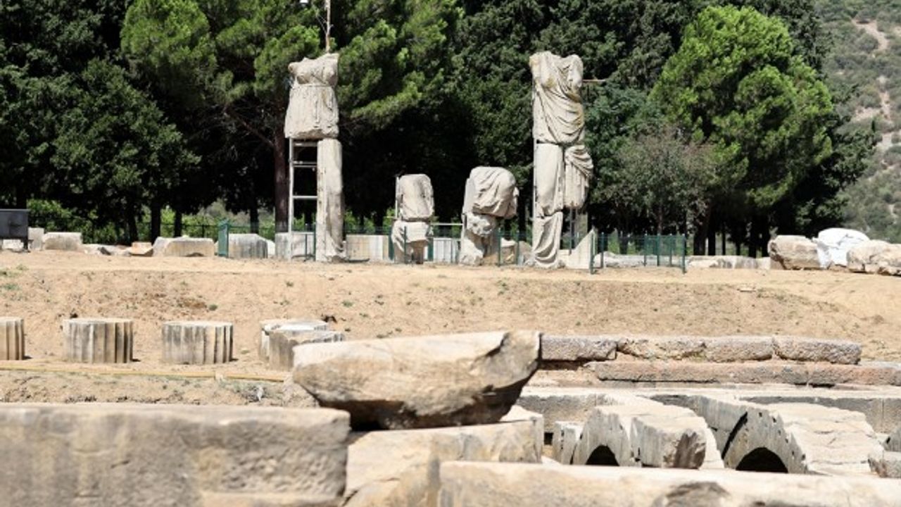 Taklitlerin yerine orijinalleri geliyor! Dev heykeller asırlar  sonra gün ışığında