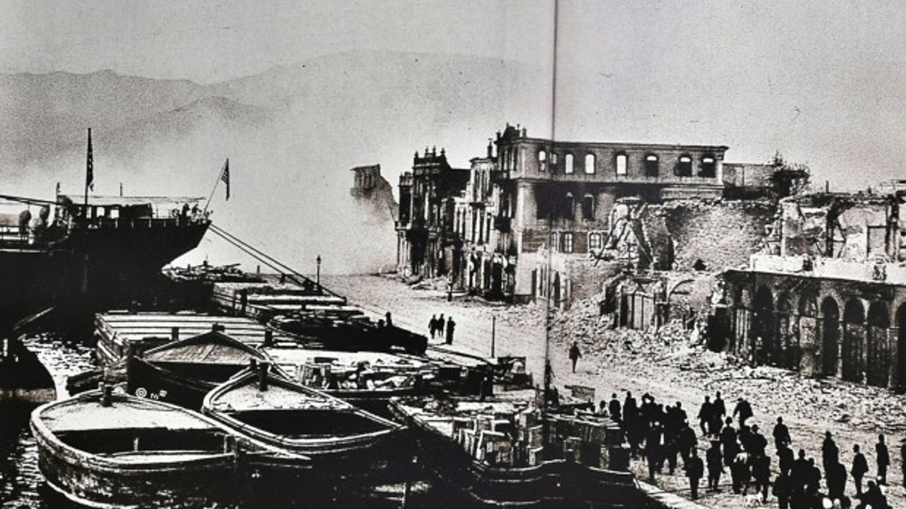 “Büyük İzmir Yangını 1922” fotoğraf sergisi açıldı