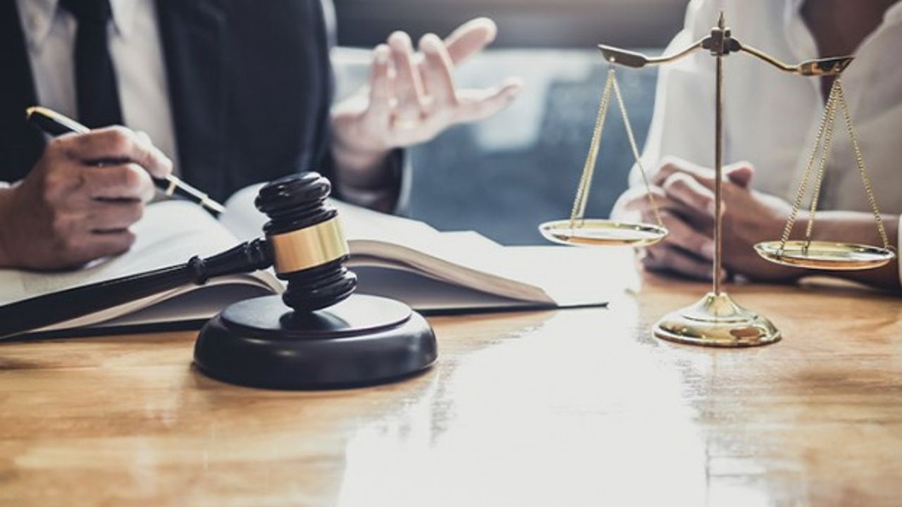 İzmir'de emsali görülmemiş dava! 'Ter kokma' boşanma nedeni