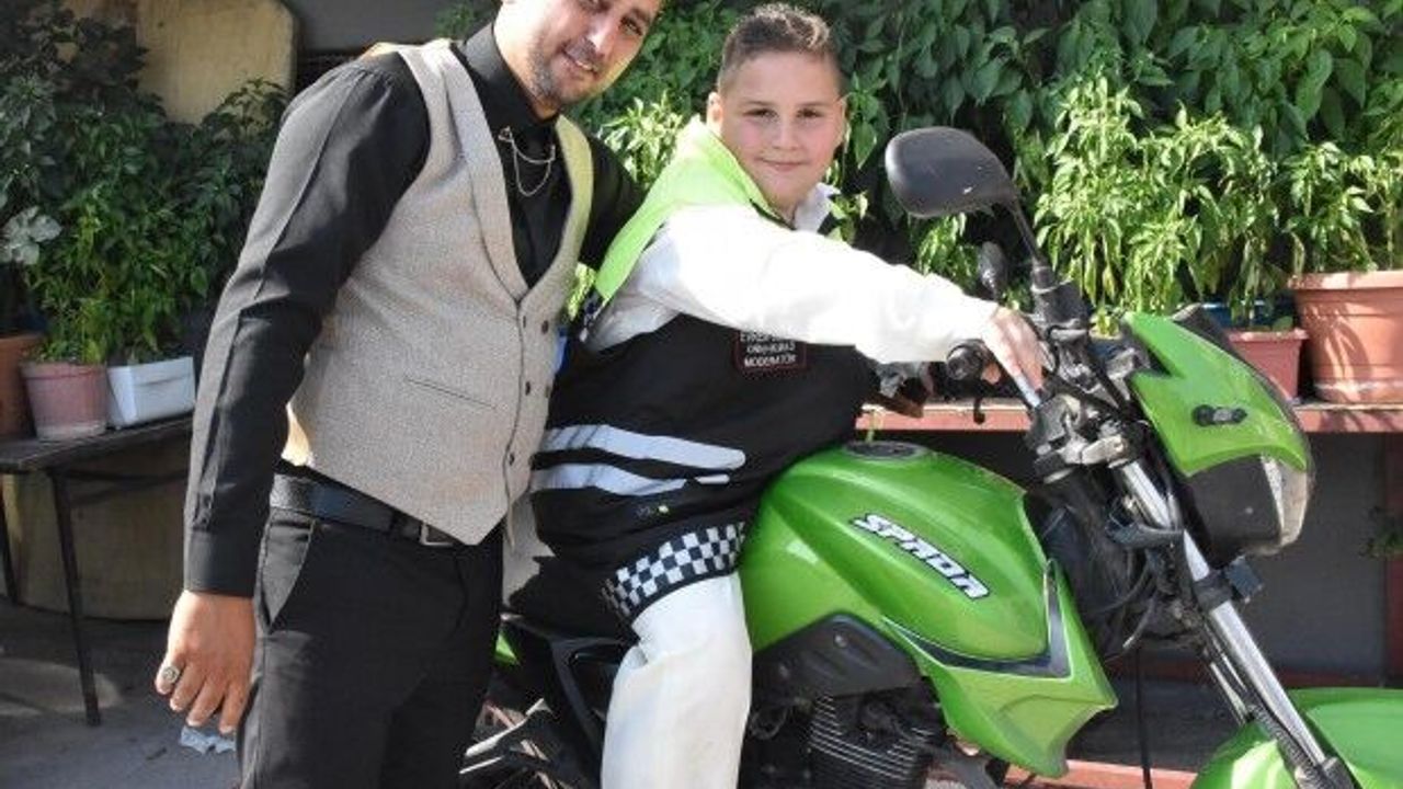 Otizmli motosiklet tutkunu Rüzgar'ı sünnet düğününde sevindiren kortej