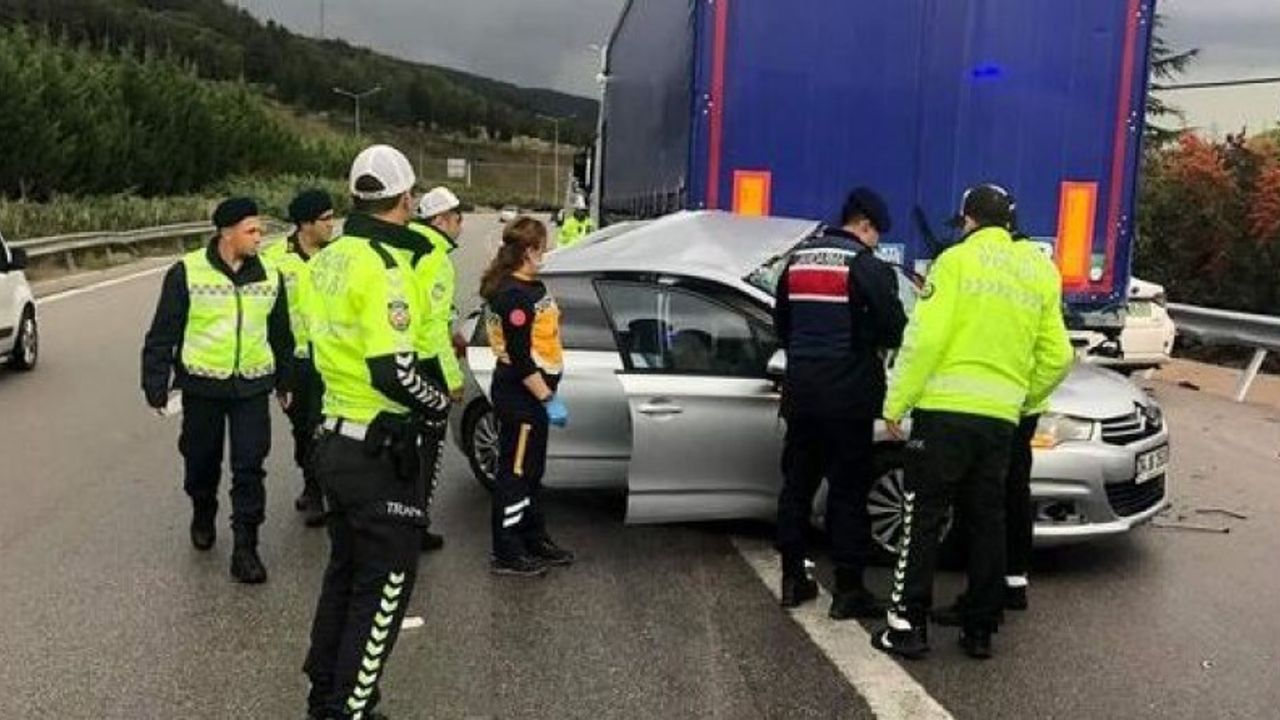 Bursa'da zincirleme trafik kazasında 2 kişi hayatını kaybetti
