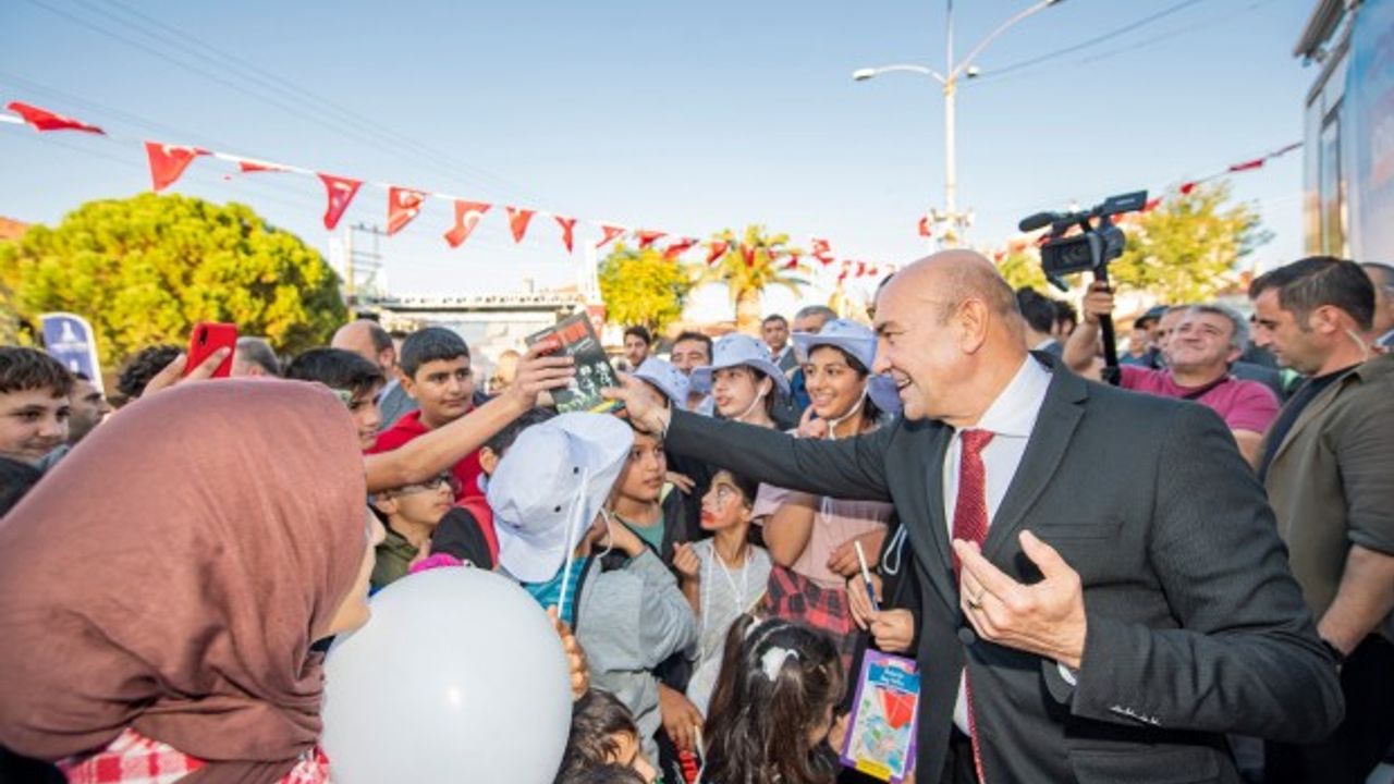 Cumhuriyet coşkusu Bergama’nın Zeytindağ Köyü'nde yaşandı... Soyer: İzmir demokrasinin ve cumhuriyetin şehridir