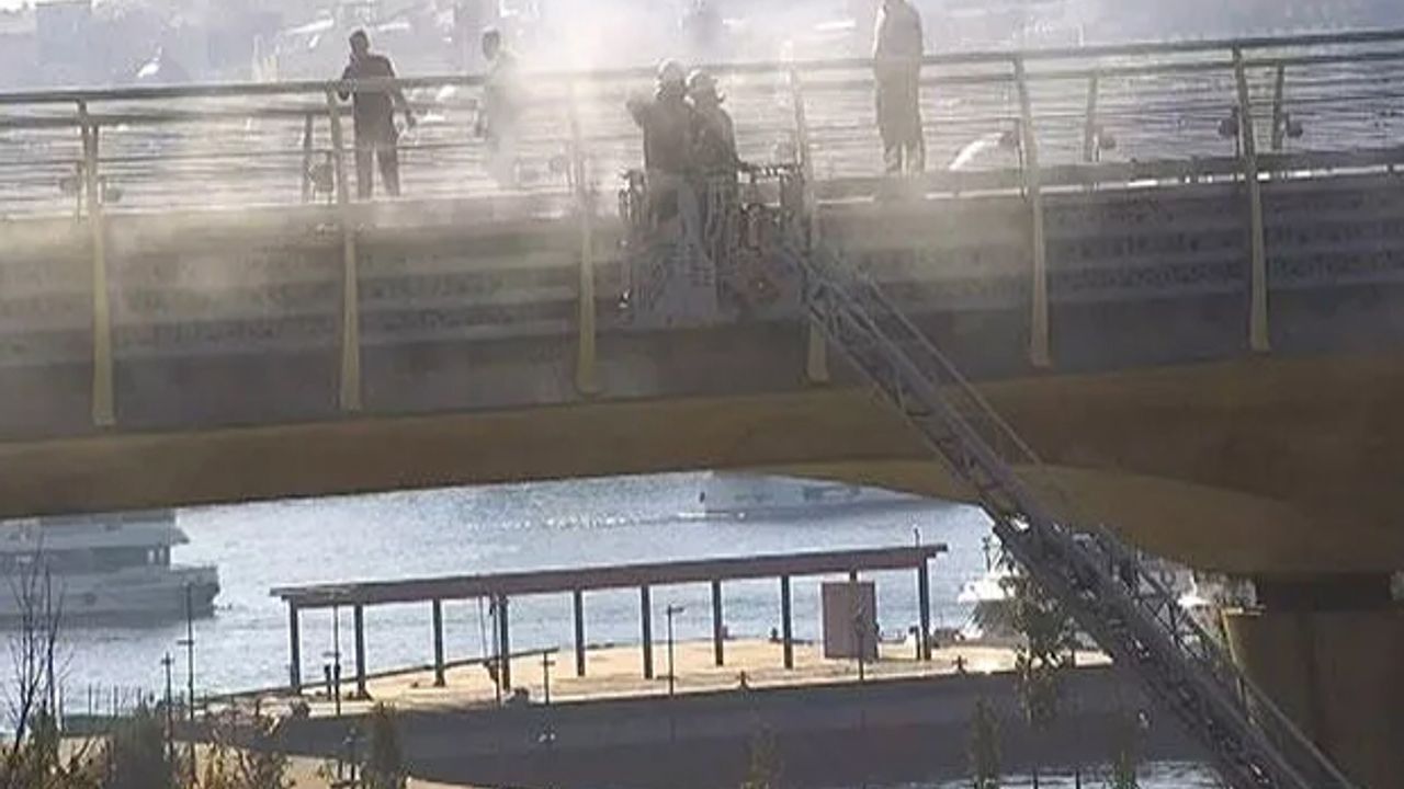 Haliç metro köprüsündeki yangın seferleri durdurdu