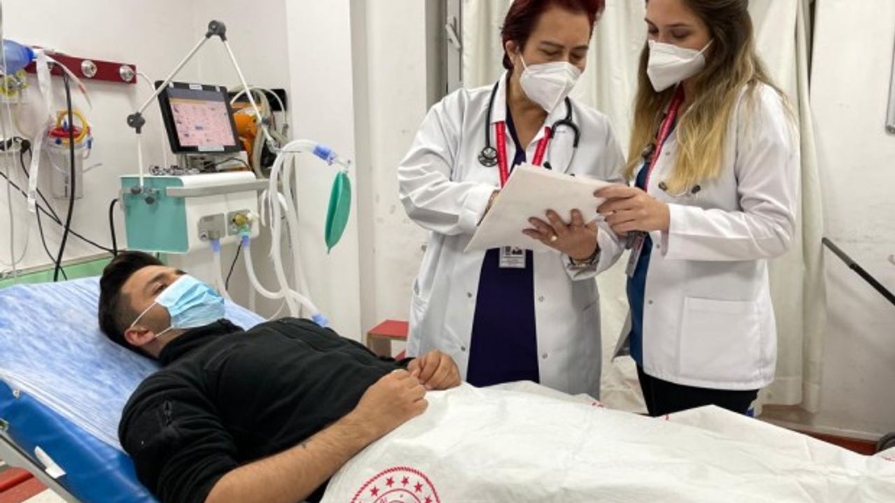 İzmir’de anne kız hastalara şifa dağıtıyor