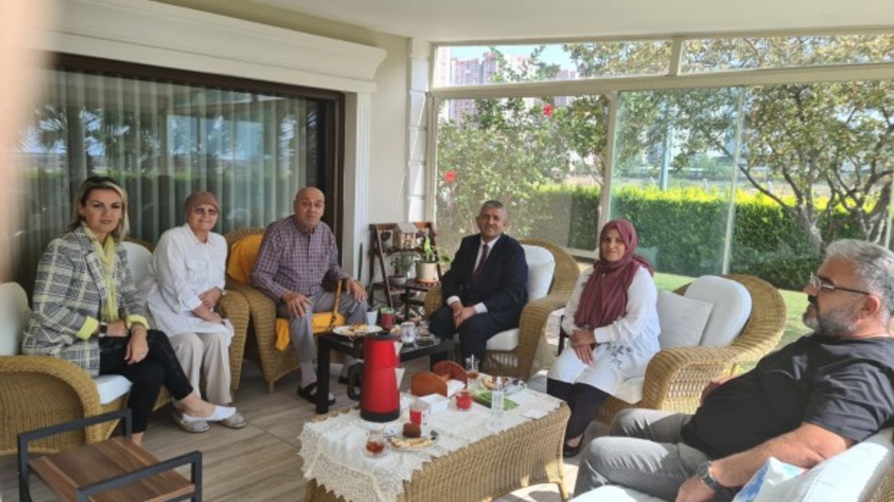 MHP İzmir'den dikkat çeken çalışma... Kekli çaylı ziyaret!